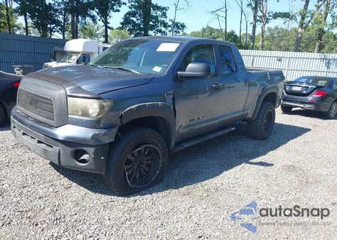 2008 Toyota Tundra Sr5 5.7L V8 z USA, uszkodzony, nr VIN 5TFBV54128X059144
